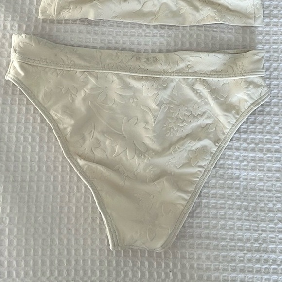 Billabong Women's Crystal Tides Plunge Bikini Bottom
Off-White Medium - Picture 4 of 4